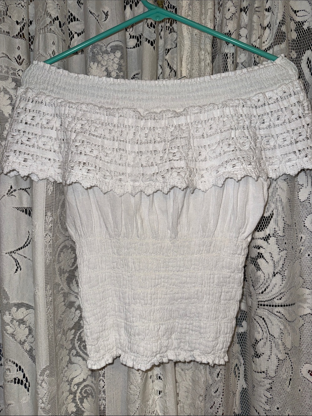 Sea spice Off-Shoulder White Crochet Crop Top